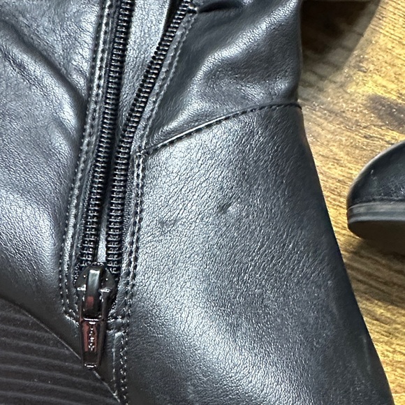 Elegant Black Wedge Boots - Picture 5 of 6